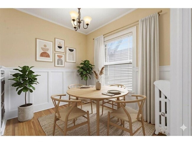 Building Photo - 2545 Garfield Ave