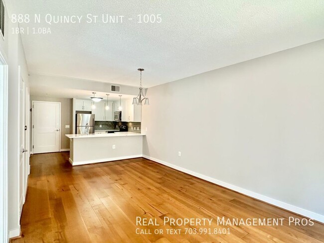 Building Photo - Bright and Beautiful Ballston Condo!