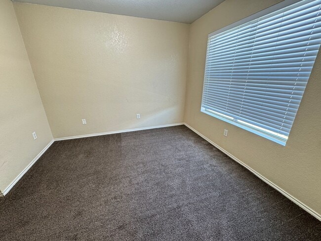 Building Photo - 5104 Bridle Dr