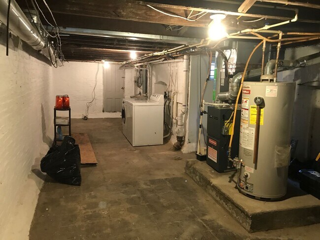 Building Photo - Updated 3-Bedroom, 1-Bath Home in HOT Remi...