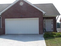 Building Photo - 3 bed, 2 bath, 2 car garage townhouse w/ bonus room in West Knoxville