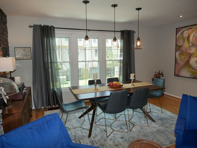 Building Photo - ***Bright and Beautifully Appointed 3BED/3BATH Townhome in Vienna for Rent ***