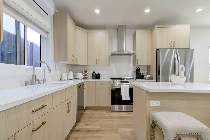 Building Photo - 5206 Goodland Ave