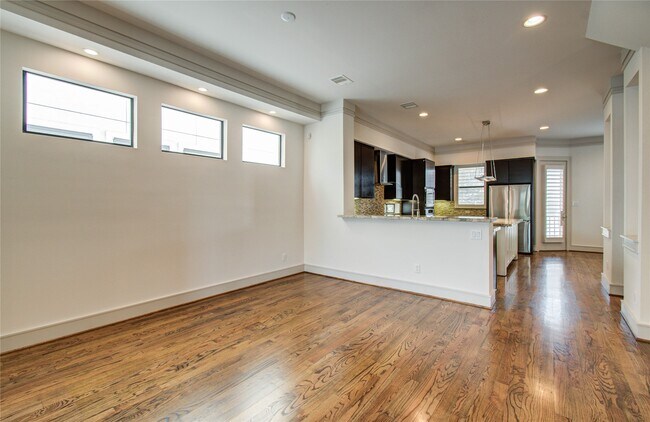 Building Photo - 1808 Ridgewood St