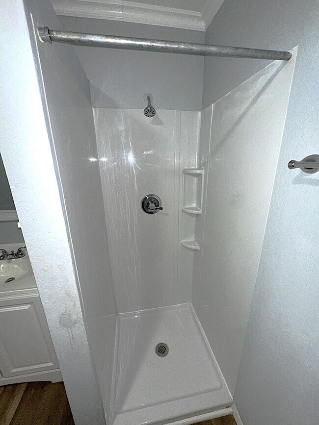 Building Photo - NEW IN MANAGEMENT - AVAILABLE NOW! $100 OFF MOVE IN SPECIAL