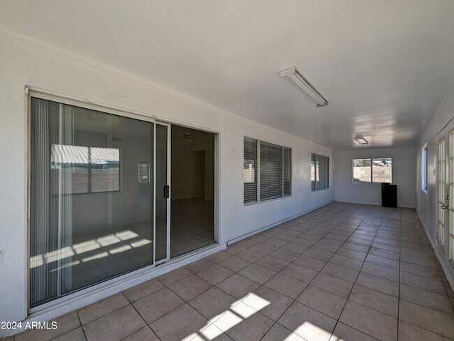 Building Photo - 11941 N 69th Ave