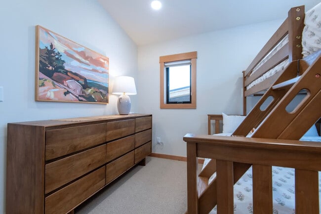 Building Photo - 3402 Alta Vista Dr