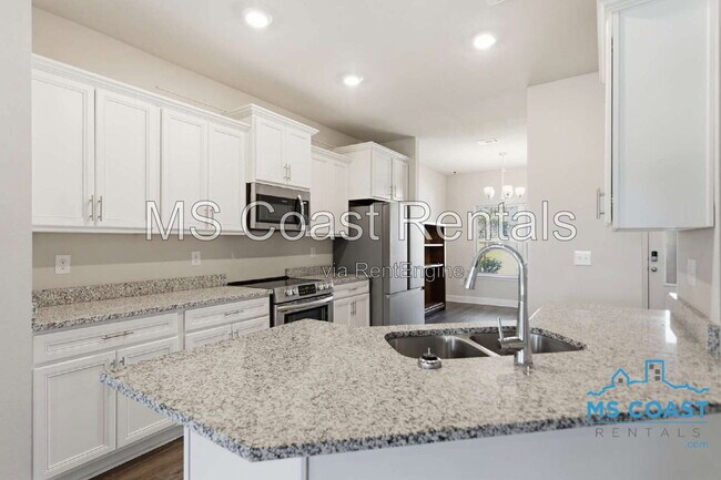 Building Photo - 5543 Overland Dr