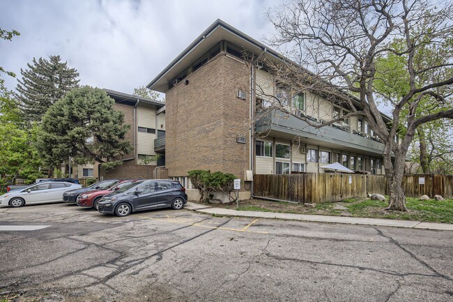 Building Photo - Central 1 BDR / 1 BA Condo in Boulder