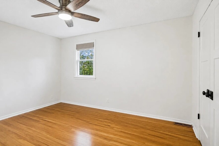 Building Photo - 517 Adamwood Dr
