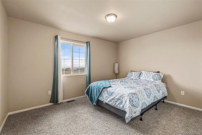 Building Photo - 7643 Sand Lake Heights