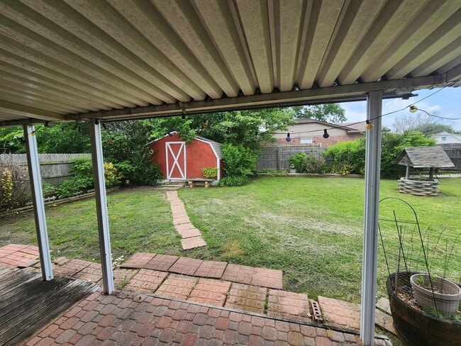 Building Photo - Darling Home in East Shawnee