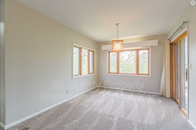Building Photo - 2360 Balsam Dr