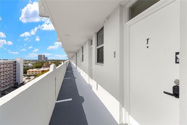 Building Photo - 3703 NE 166th St