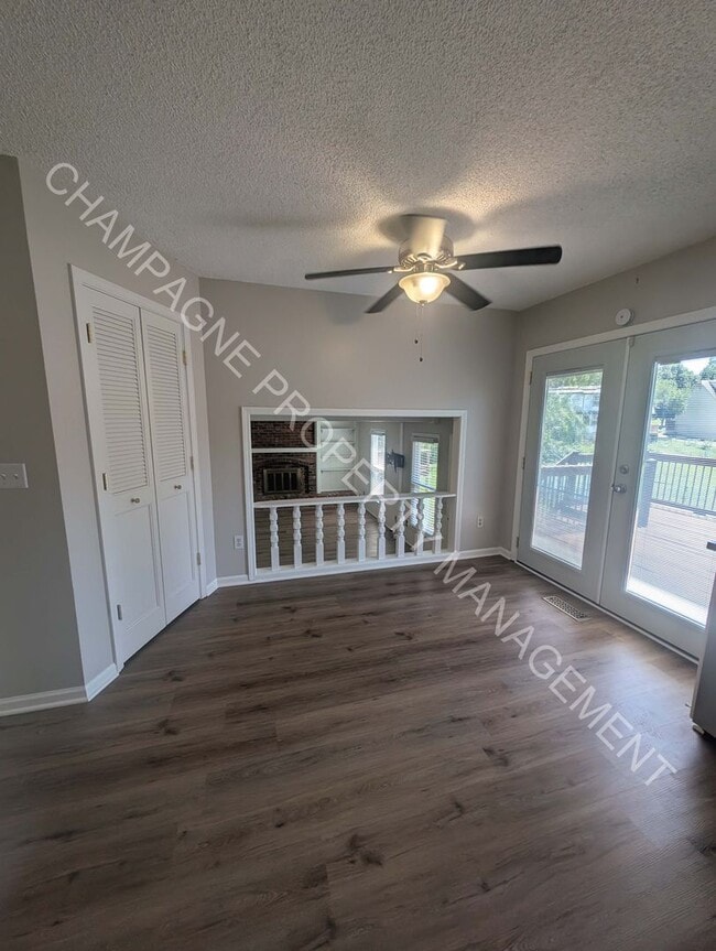 Building Photo - GORGEOUS LENEXA HOME FOR RENT - FLAT ROCK ...