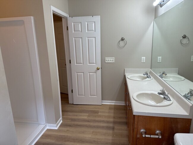 Building Photo - 247 Laurel Hill Cir