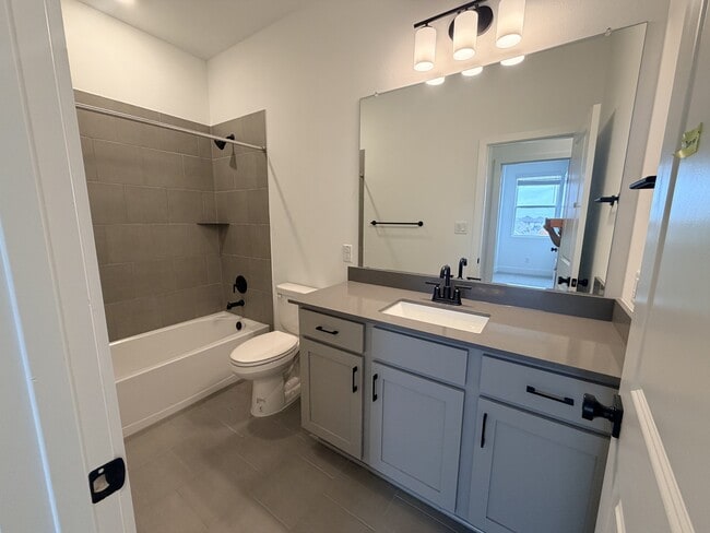 Building Photo - 405 Bauer Lp