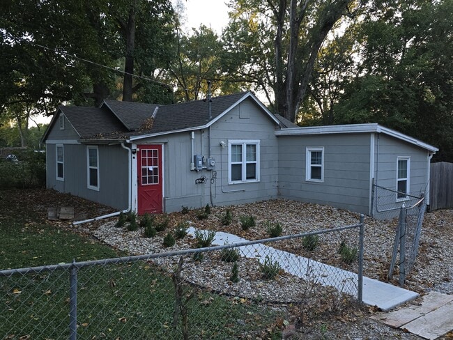 Primary Photo - 7720 Elm Ave