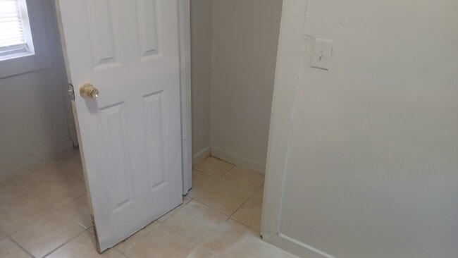 Building Photo - 8205 Glen Shadow Dr