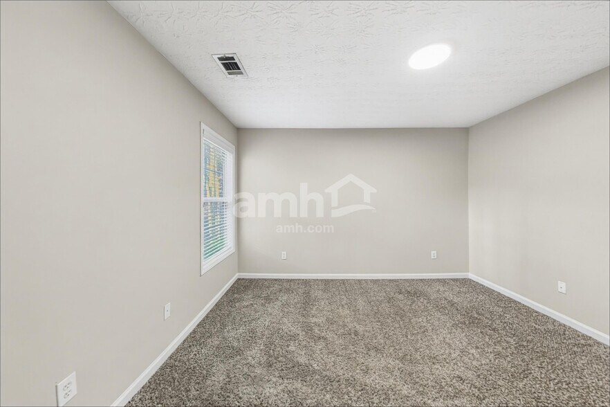 Building Photo - 834 Glen Abbey Dr