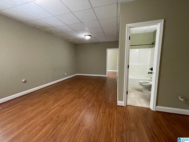 Building Photo - 208 Castlehill Dr