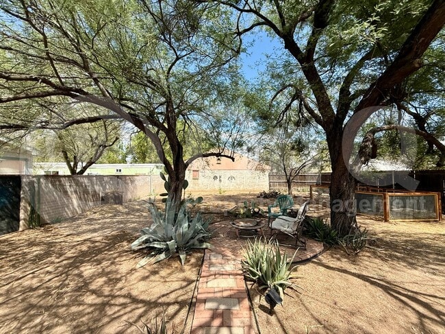 Building Photo - 3320 N Cardi Blvd