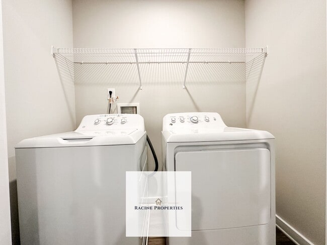 Building Photo - Charming Townhouse in Greer, SC