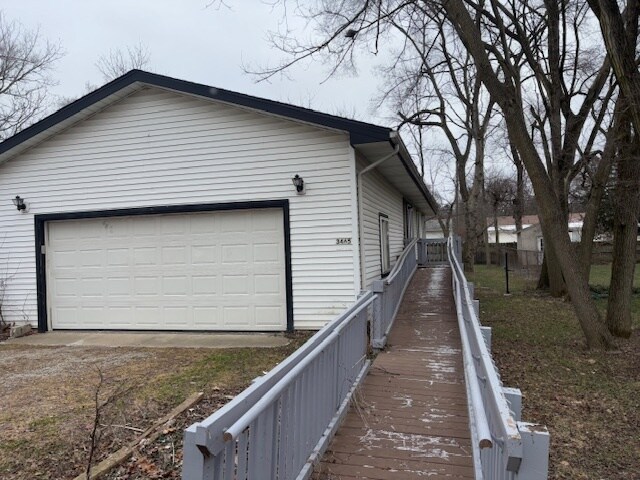 Building Photo - 3465 La Salle Dr