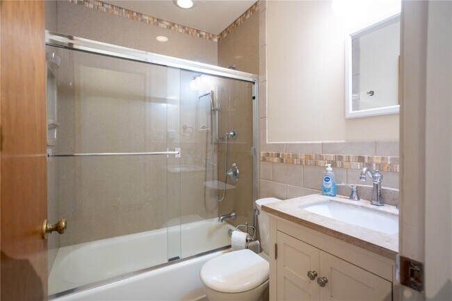 Building Photo - 4464 Mohegan Dr