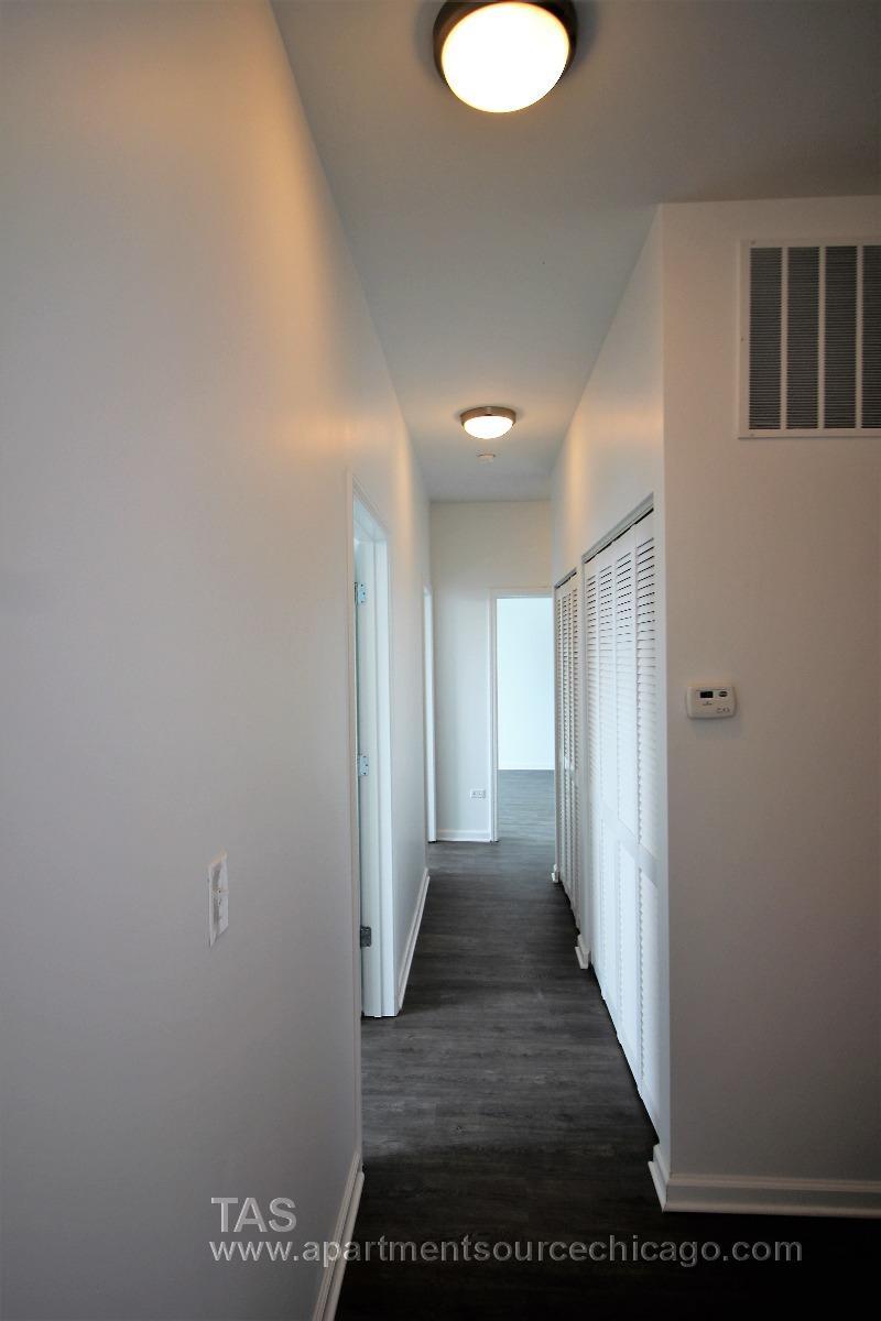 Building Photo - 930 W Dakin St