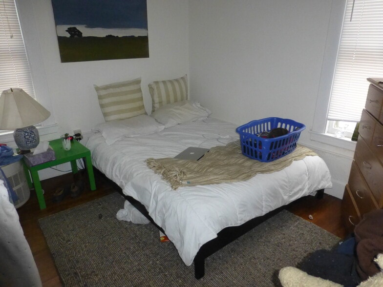 Building Photo - 161 Nicoll St