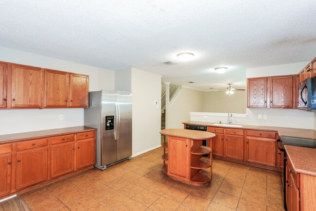 Building Photo - 2044 W Grove Ln