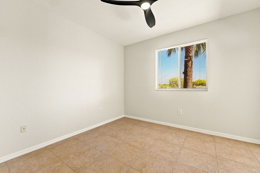 Building Photo - 6401 Aragon Way