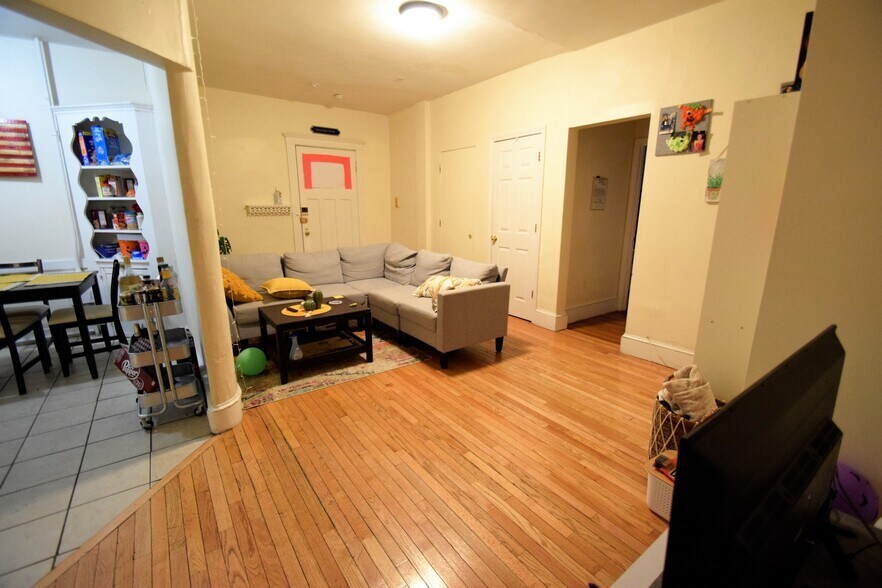 Building Photo - 322 Saint Paul St