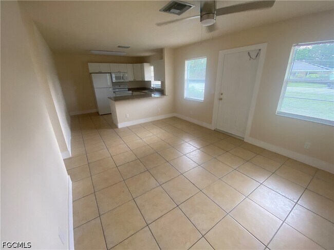 Building Photo - 2217-2219 Violet Dr