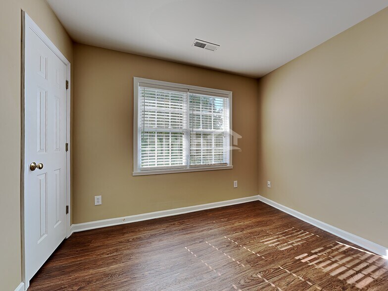 Building Photo - 5065 Walden Ridge Dr