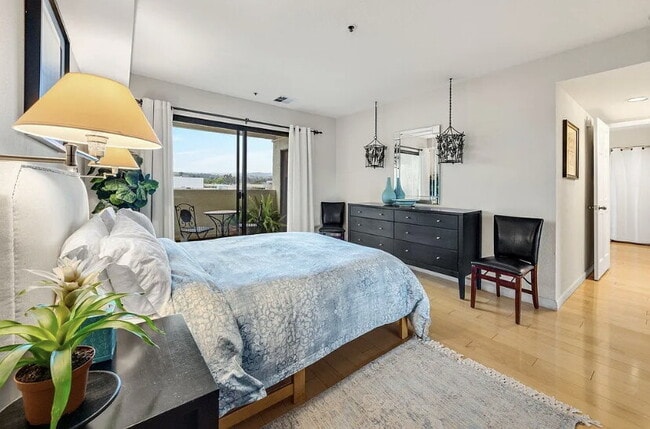 Building Photo - Move in and enjoy this amazingly located P...