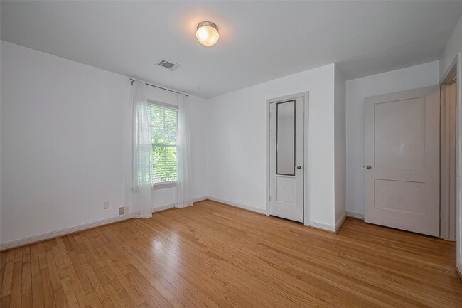 Building Photo - 3610 Glen Haven Blvd