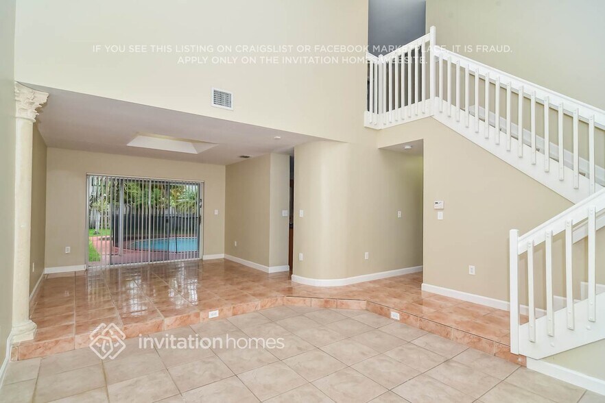 Building Photo - 1121 NW 129th Pl