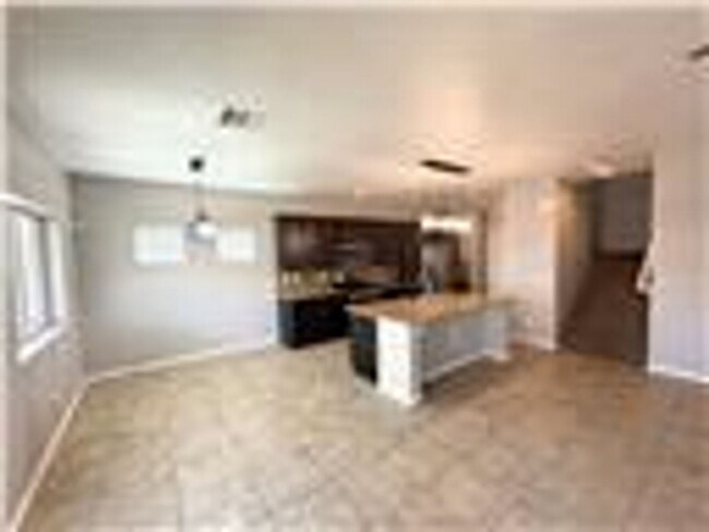 Building Photo - spacious 4 bedroom 2.5 bath home