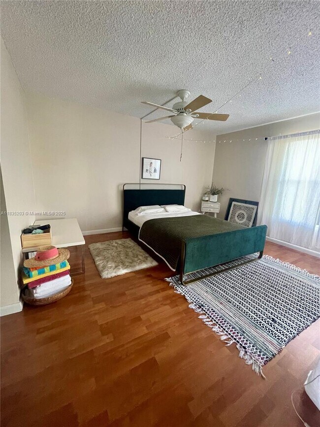 Building Photo - 2312 S Cypress Bend Dr