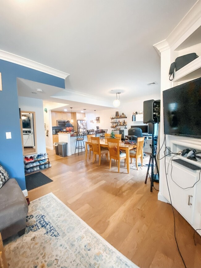 Building Photo - 121 Green St