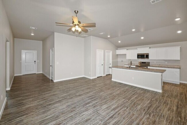 Building Photo - 1536 Montaluse Rd