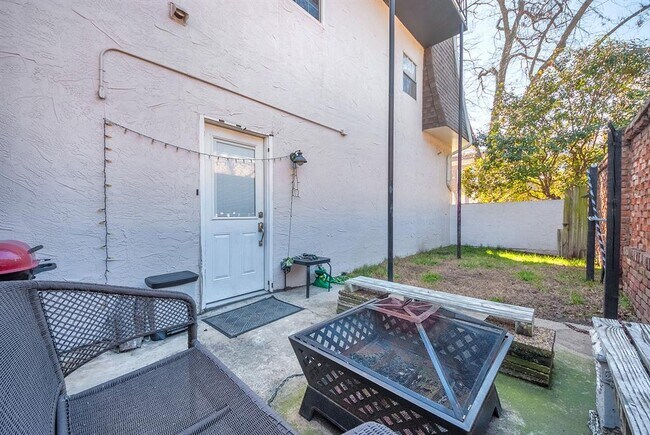 Building Photo - 3212 Daniel Ave