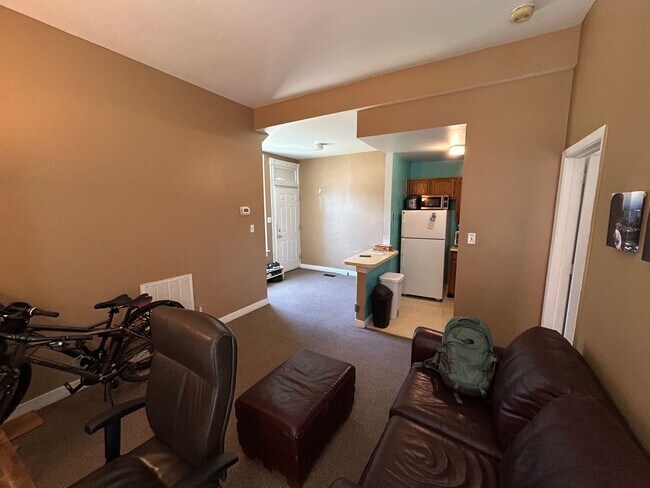 Building Photo - Adorable 1 bdrm/1ba Apartment Located in Richmond's Fan District!