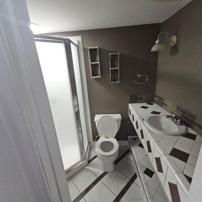 Building Photo - Elegant 5-Bedroom, 4-Bath Home with Expansive Living Spaces