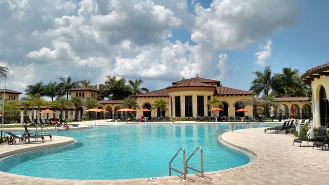 Building Photo - Impressive Annual Unfurnished 3 Bedroom, 2...