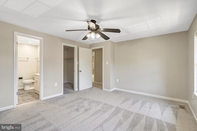 Building Photo - 7065 Leewood Forest Dr