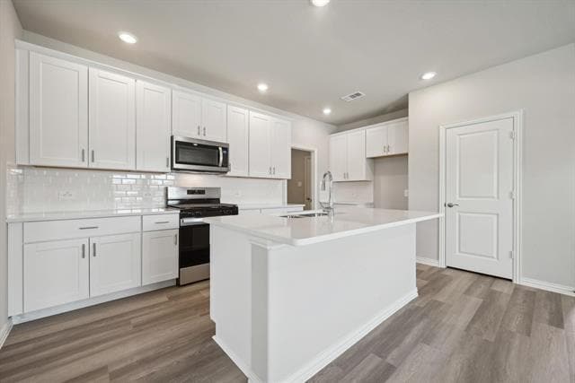 Building Photo - 916 Tulip Trl