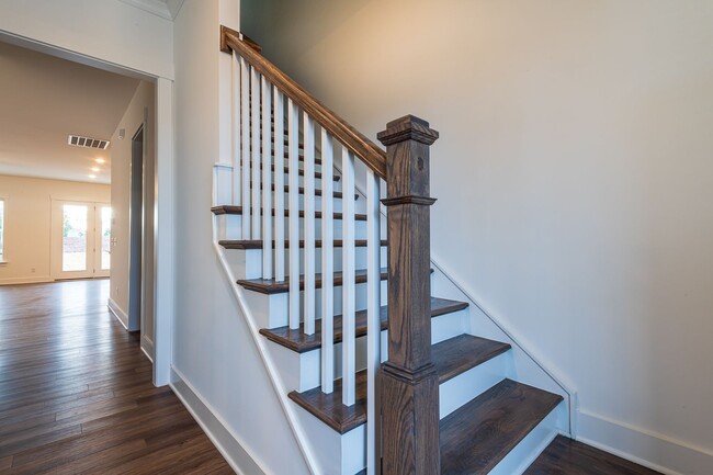 Building Photo - Gorgeous 4+ Bedroom Home in 12 Oaks